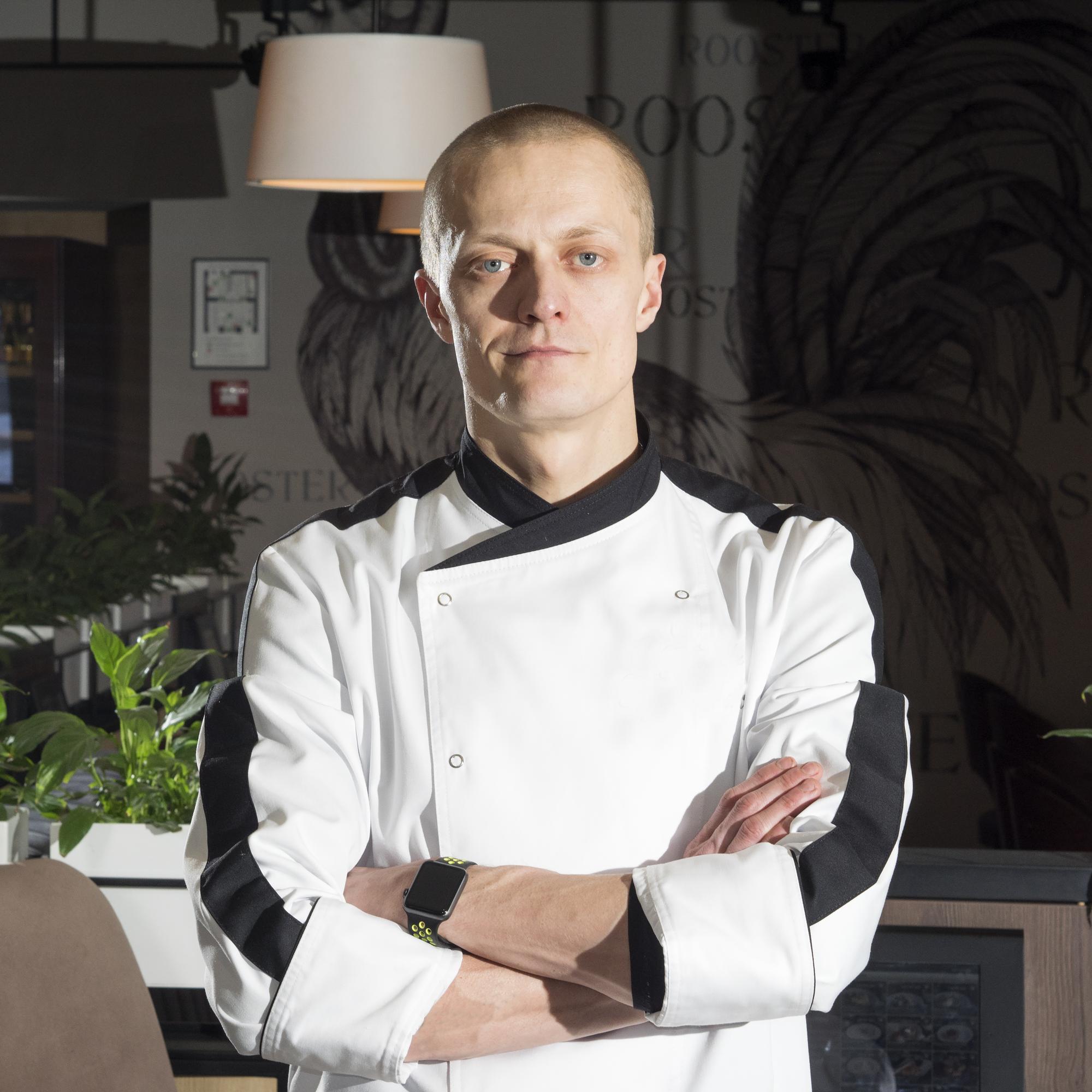 Portret szefa kuchni — spojrzenie studyjne